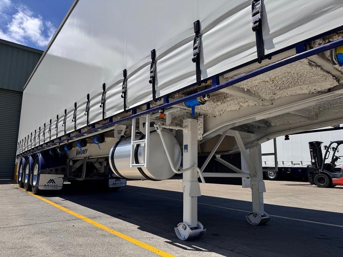 2009 Vawdrey St3 22 Pallet Refrigerated Curtain Sider 