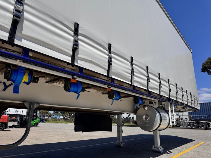 2009 Vawdrey St3 22 Pallet Refrigerated Curtain Sider