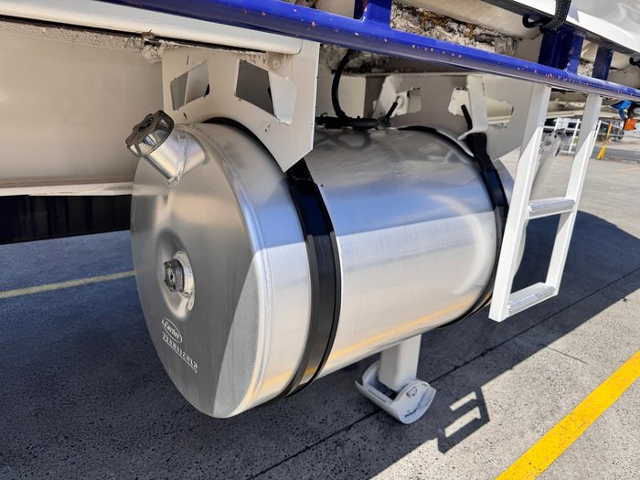 2009 Vawdrey St3 22 Pallet Refrigerated Curtain Sider