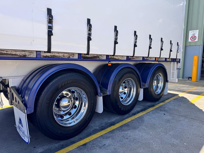 2009 Vawdrey St3 22 Pallet Refrigerated Curtain Sider