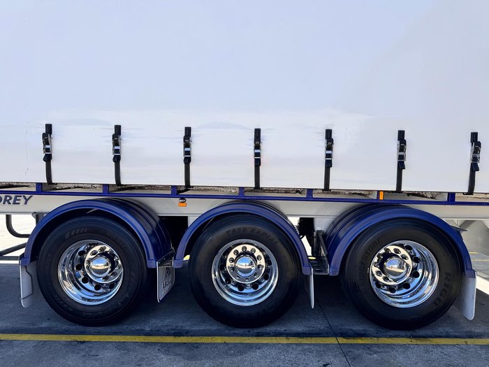 2009 Vawdrey St3 22 Pallet Refrigerated Curtain Sider