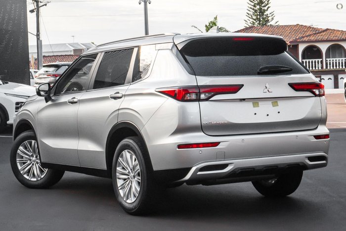 2025 Mitsubishi Outlander LS
