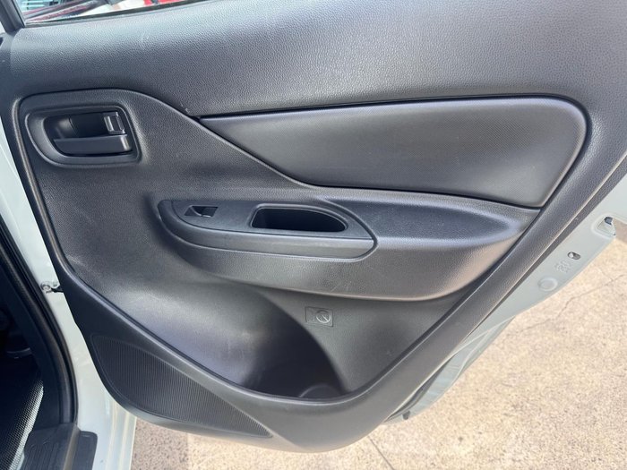 2019 Mitsubishi Triton GLX MR MY19 4X4 Dual Range White