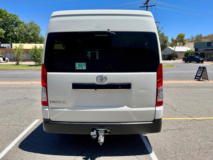 2022 Toyota Hiace Commuter