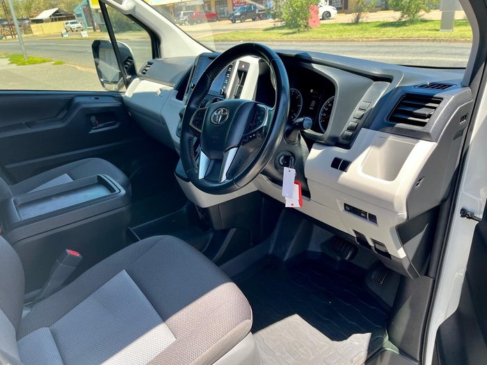 2022 Toyota Hiace Commuter