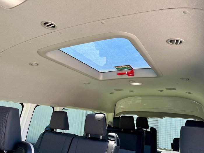 2022 Toyota Hiace Commuter