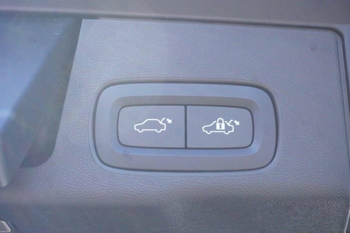 2023 Volvo XC60 Ultimate B5 Bright