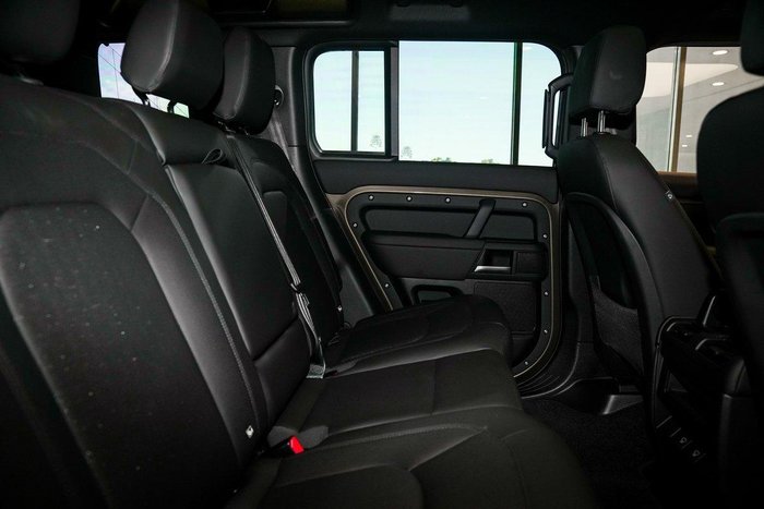 2025 Land Rover Defender 110 D350 X-Dynamic SE