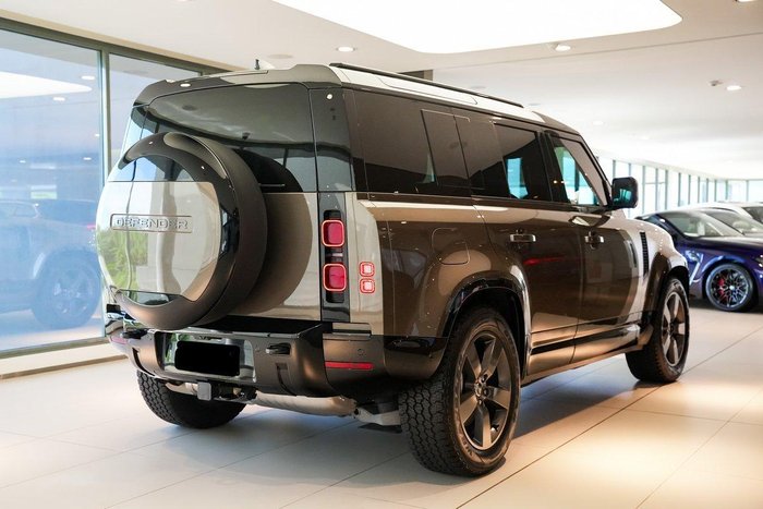 2025 Land Rover Defender 110 D350 X-Dynamic SE