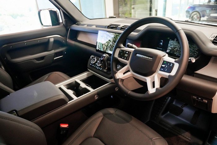 2025 Land Rover Defender 110 D350 X-Dynamic SE