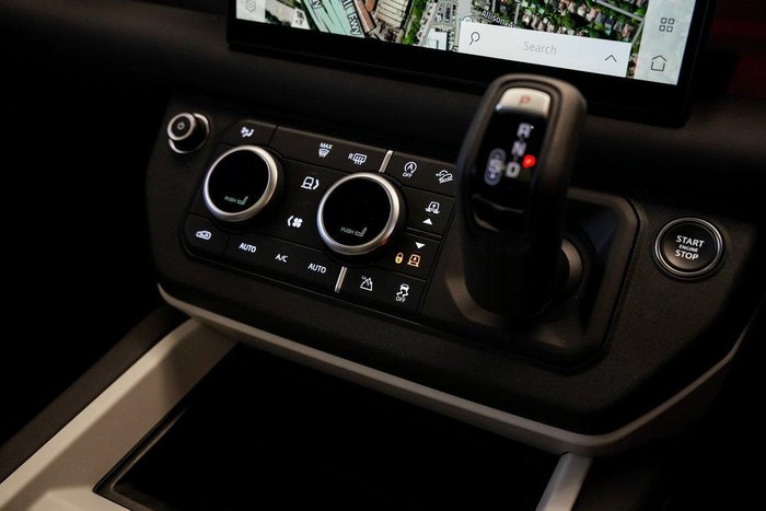 2025 Land Rover Defender 110 D350 X-Dynamic SE