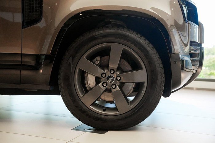 2025 Land Rover Defender 110 D350 X-Dynamic SE