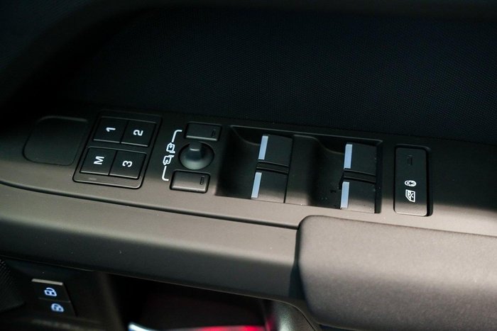 2025 Land Rover Defender 110 D350 X-Dynamic SE