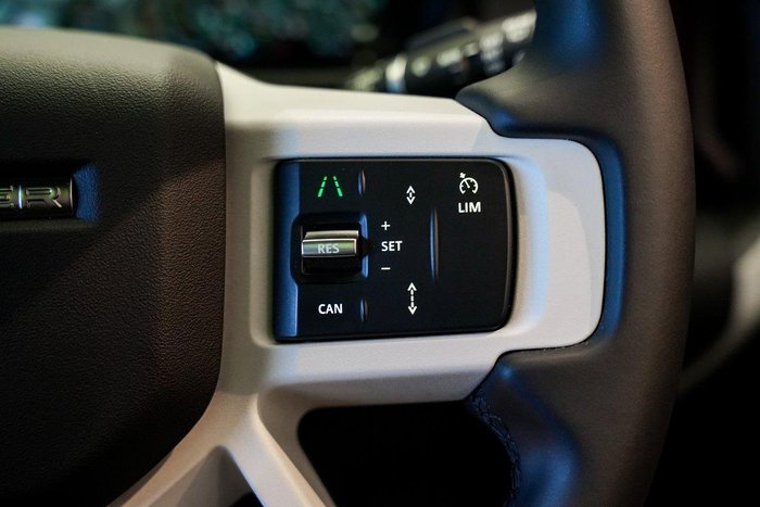 2025 Land Rover Defender 110 D350 X-Dynamic SE