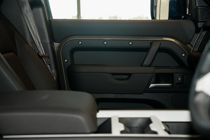 2025 Land Rover Defender 110 D350 X-Dynamic SE