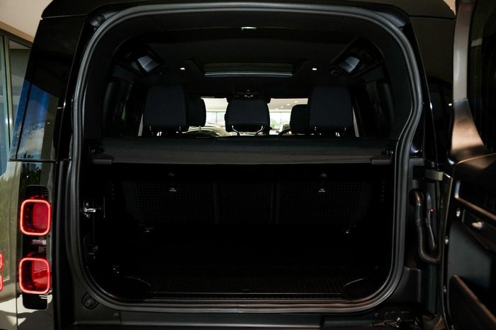 2025 Land Rover Defender 110 D350 X-Dynamic SE