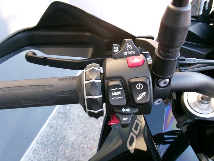 2025 BMW Motorrad F 900 XR TRIPLE BLACK Black storm metallic. (18-01)