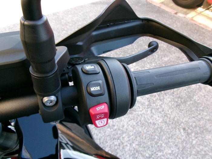 2025 BMW Motorrad F 900 XR TRIPLE BLACK Black storm metallic. (18-01)