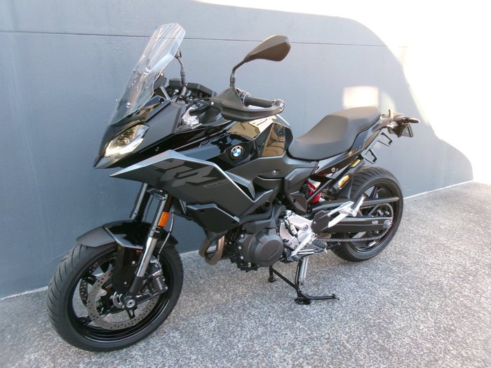 2025 BMW Motorrad F 900 XR TRIPLE BLACK Black storm metallic. (18-01)