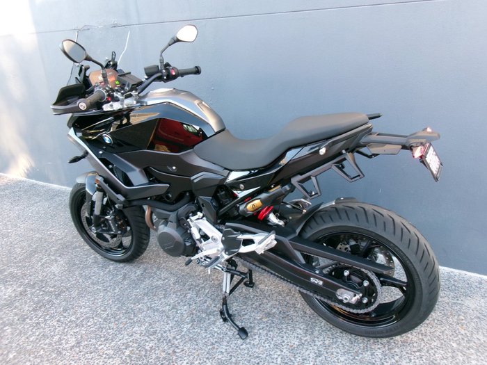 2025 BMW Motorrad F 900 XR TRIPLE BLACK Black storm metallic. (18-01)