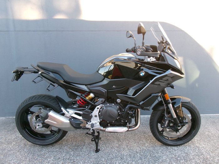 2025 BMW Motorrad F 900 XR TRIPLE BLACK Black storm metallic. (18-01)