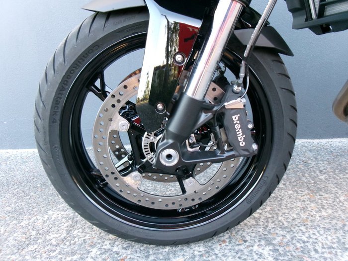 2025 BMW Motorrad F 900 XR TRIPLE BLACK Black storm metallic. (18-01)