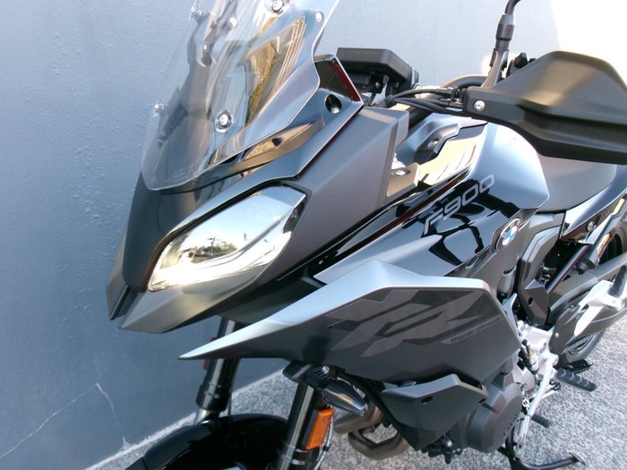 2025 BMW Motorrad F 900 XR TRIPLE BLACK Black storm metallic. (18-01)