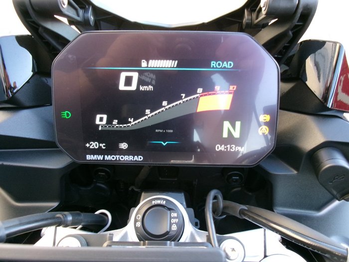 2025 BMW Motorrad F 900 XR TRIPLE BLACK Black storm metallic. (18-01)