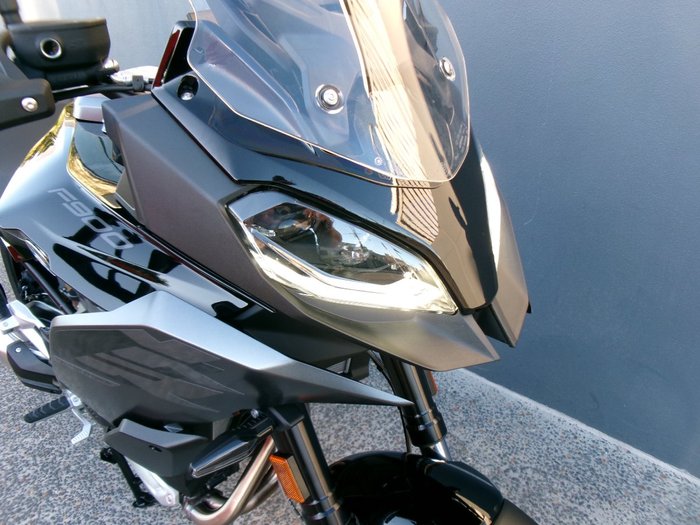 2025 BMW Motorrad F 900 XR TRIPLE BLACK Black storm metallic. (18-01)