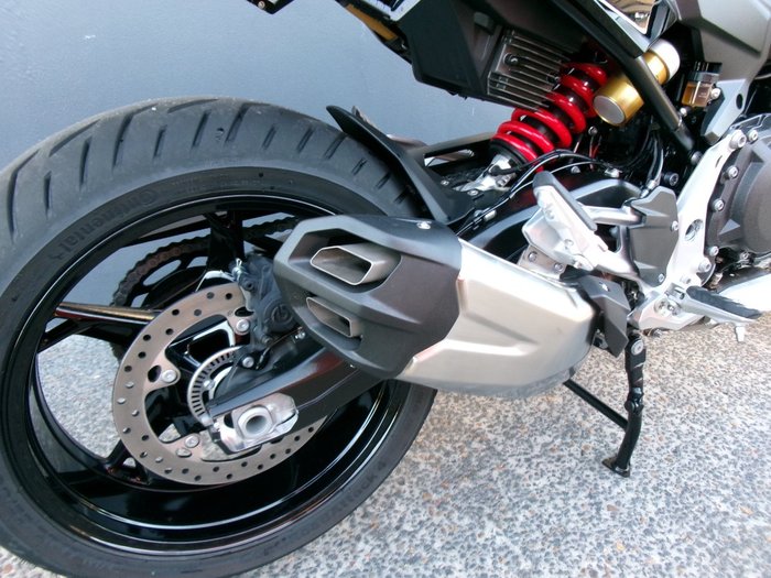 2025 BMW Motorrad F 900 XR TRIPLE BLACK Black storm metallic. (18-01)