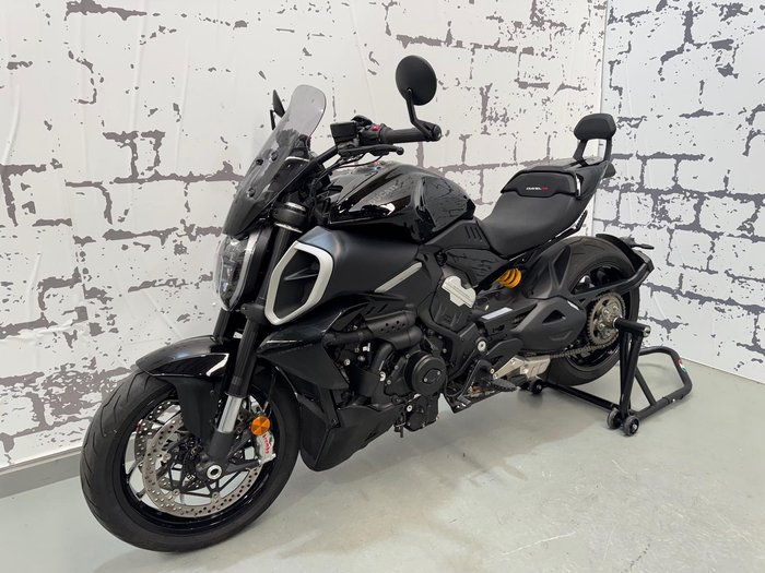 2024 Ducati Diavel V4 Diavel Red