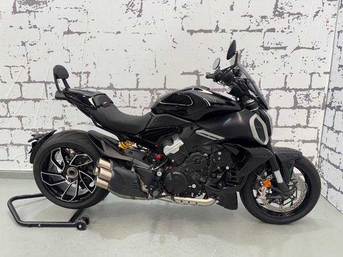 2024 Ducati Diavel V4 Diavel Red
