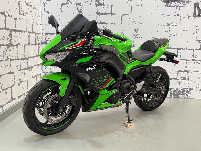2023 Kawasaki Ninja 650L (LAMS) KRT Edition Ninja Green
