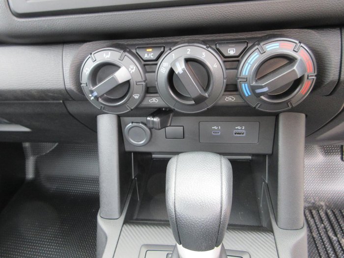 2025 Mitsubishi Triton GLX