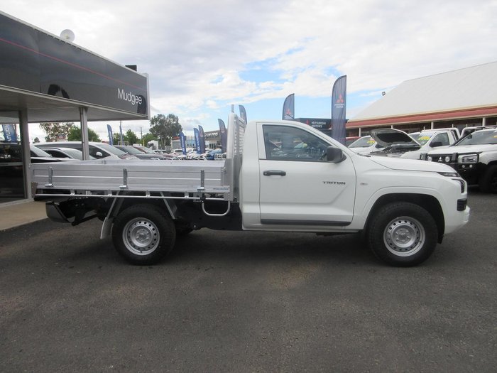 2025 Mitsubishi Triton GLX