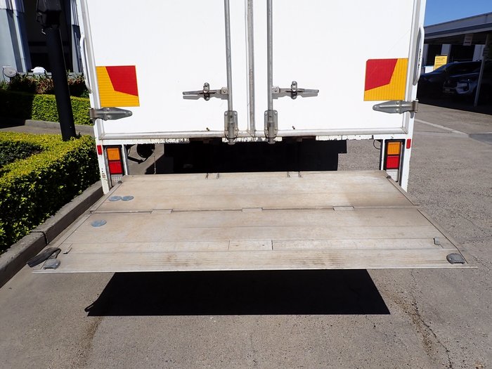 2018 ISUZU FRR 107-210