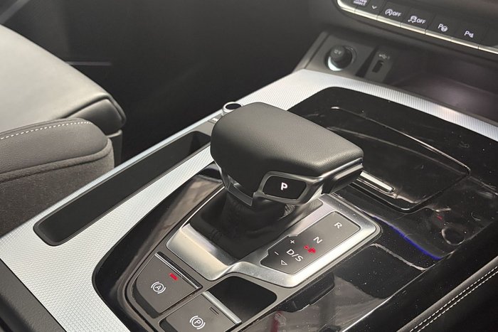 2024 Audi Q5 45 TFSI Dynamic Black