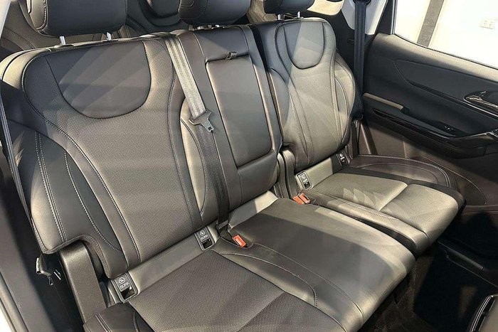 2025 Mahindra XUV700 AX7L