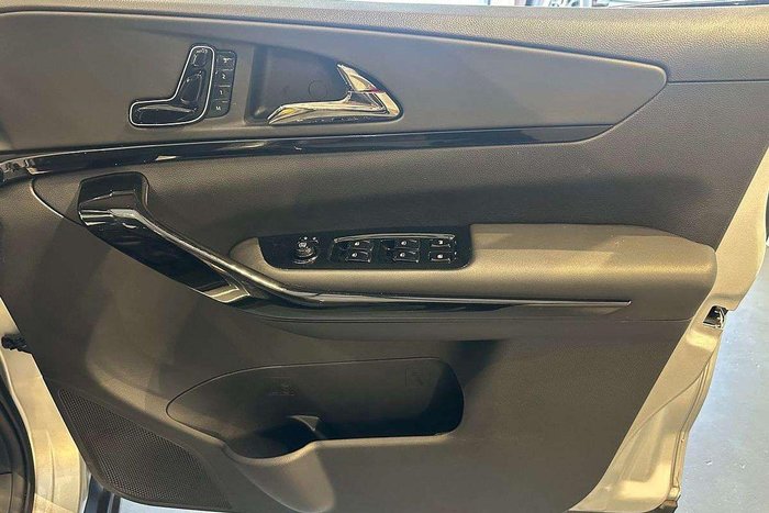 2025 Mahindra XUV700 AX7L