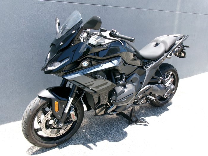 2026 BMW Motorrad 2026 BMW 1300CC R 1300 RS Triple Black BLACK STORM METALLIC