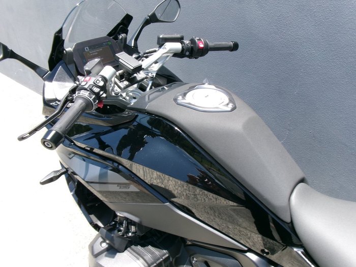 2026 BMW Motorrad 2026 BMW 1300CC R 1300 RS Triple Black BLACK STORM METALLIC