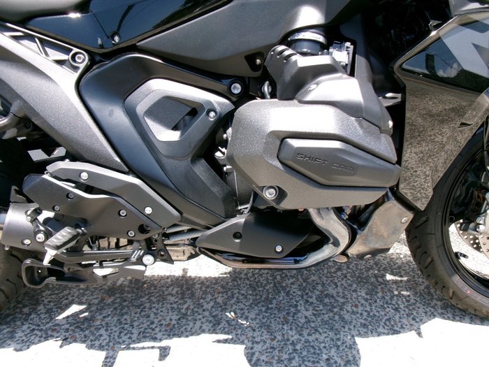 2026 BMW Motorrad 2026 BMW 1300CC R 1300 RS Triple Black BLACK STORM METALLIC