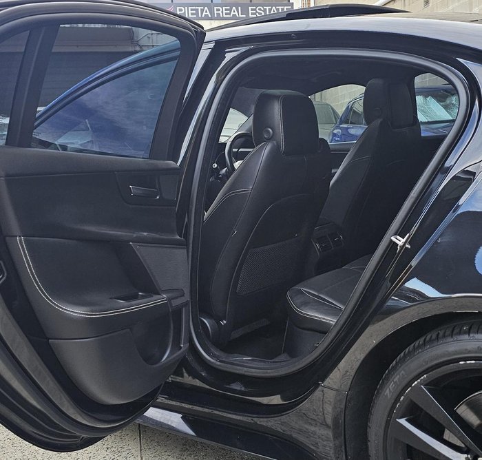 2016 Jaguar XE 25t R-Sport X760 MY17 Cosmic Black