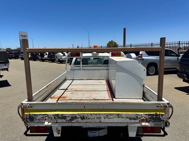 2005 Toyota Hilux Hilux 4X2 Workmate 2.7L Petrol Man Single Cab/Chas2584830 001 Glacier White