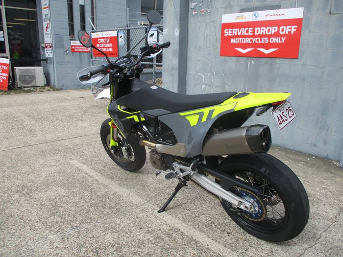 2023 HUSQVARNA 701 SUPERMOTO WHITE
