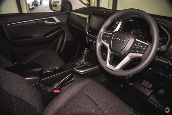 2025 Isuzu D-MAX LS-M