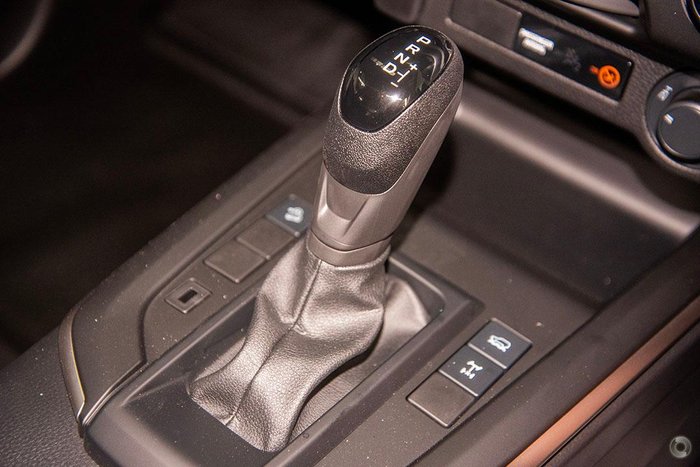 2025 Isuzu D-MAX LS-M