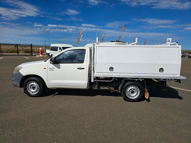 2014 Toyota Hilux 4x2 2.7L PET S/C/C M/T WORKMATE Glacier White