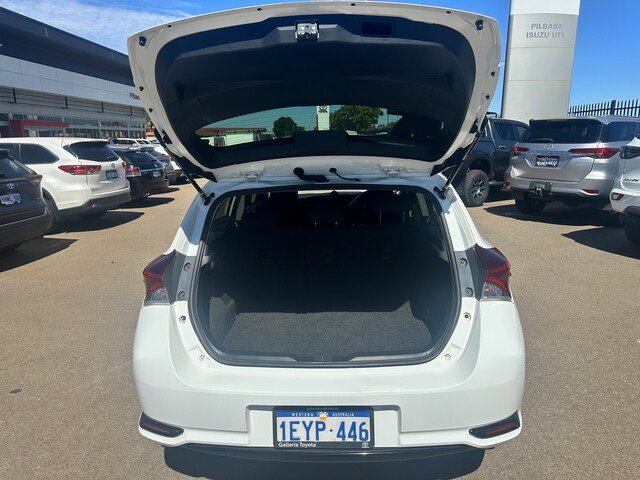 2015 Toyota Corolla COROLLA HATCH 1.8L CVT Ascent 4E67940 001