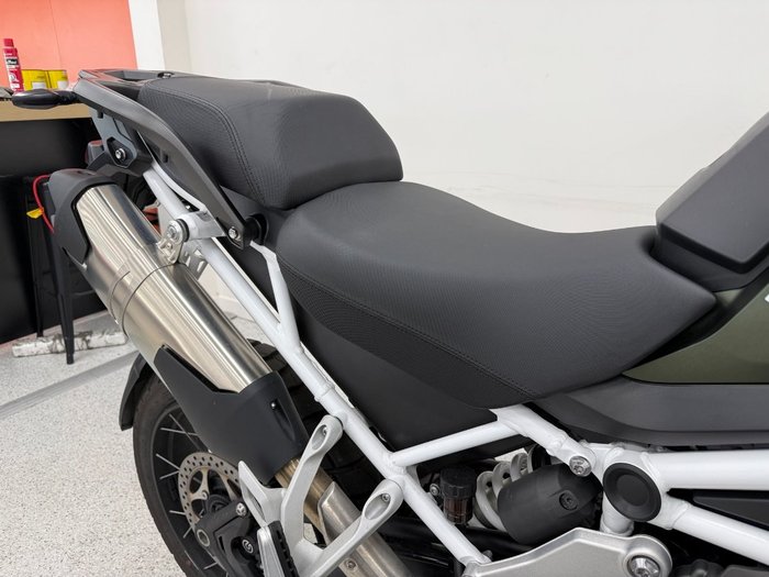 2024 Triumph TIGER 1200 RALLY PRO MATT KHAKI GREEN
